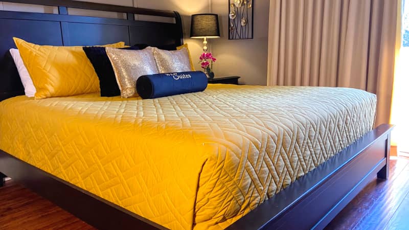 30-A Inn & Suites Uptown Bedroom