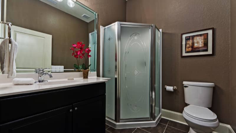 30-A Inn & Suites Uptown Bathroom