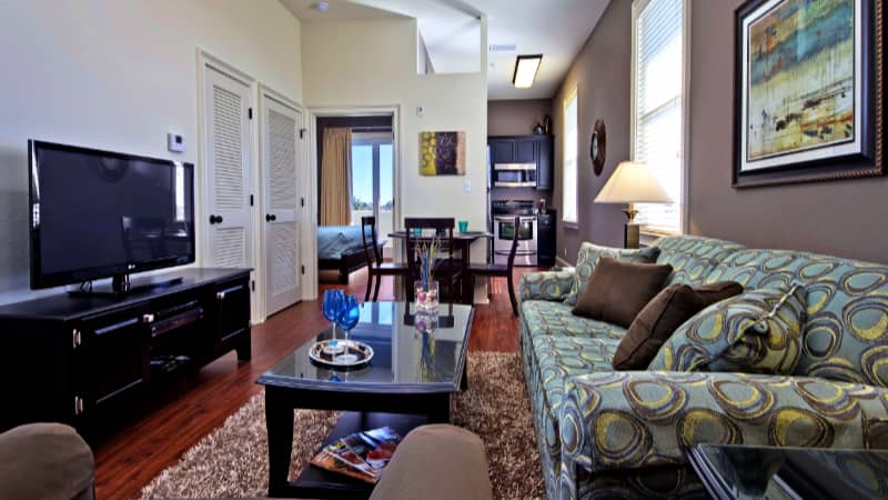 30-A Inn & Suites Uptown Living Room